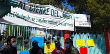 Trabajadores de Hogar de Cristo en Curicó protestaron por despidos y cierre de Jardín Infantil “Los Patroncitos”