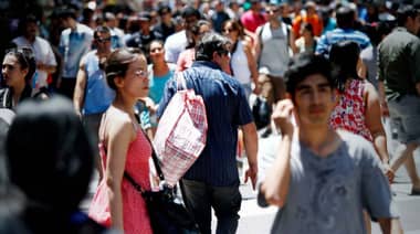 Estudio posiciona a Chile como el cuarto país más infeliz en todo el mundo