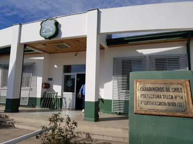 Comisaría de Talca sufre ataque con paquete explosivo: Dos carabineros resultaron lesionados