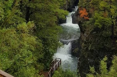 Municipio de Molina informa cierre del Parque Nacional Radal Siete Tazas por sistema frontal
