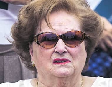 Lucía Hiriart es internada en Hospital Militar de Santiago por dificultades respiratorias