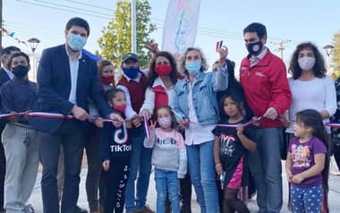 Autoridades inauguraron nueva plaza en Villa San Enrique de Molina