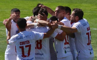 Curicó Unido golea en La Granja