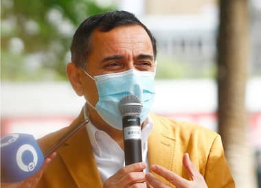 Alcalde de Curicó criticó a la autoridad sanitaria por falta de fiscalizaciones