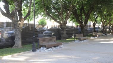 Comenzaron obras de mejoramiento y recambio de asientos en la Plaza de Molina