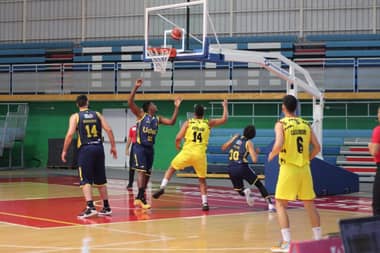 Copa Chile: Español cae en el regreso del básquetbol nacional