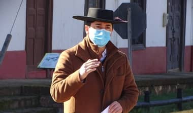 Alcalde de Vichuquén es emplazado a desmentir fiesta masiva en Boyeruca