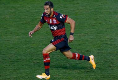Mauricio Isla es elegido por Espn como el mejor lateral derecho del Brasileirao