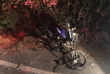 Motociclista quedó en estado grave tras colisionar con camión en Ruta J-60 frente a Majadilla