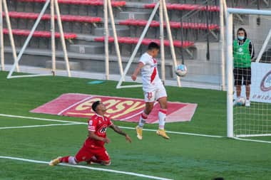 Curicó Unido triunfa ante Unión La Calera y mantiene la ilusión de la Sudamericana