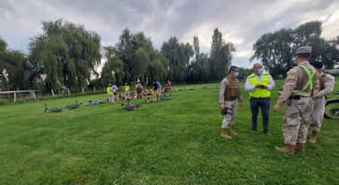 Cursan sumarios sanitarios en cancha de fútbol en Isla de Marchant