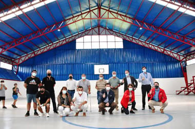 Vecinos de Lo Valdivia y Sol Naciente en Sagrada Familia recibieron recintos deportivos mejorados