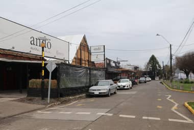 Municipio de Curicó fijó acciones para reactivar el comercio con locatarios de Av. España