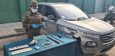 Dos sujetos con órdenes de detención fueron capturados en Teno a bordo de auto robado