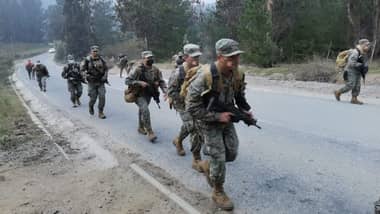 Ejército rinde homenaje a soldados de La Concepción con caminata Llico-Licantén y ofrenda floral en Curicó