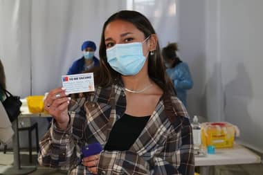 Continúa vacunación contra el Covid-19 en jóvenes y adolescentes de Curicó
