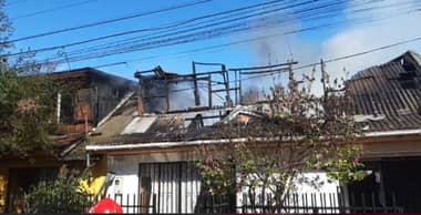 Incendio en Villa El Boldo de Curicó dejó dos viviendas afectadas y cinco damnificados