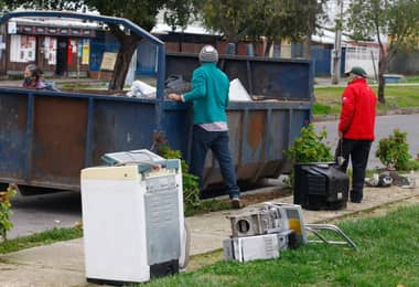 Municipio de Curicó llamó a la comunidad a usar servicio de recolección de enseres y chatarra
