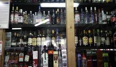 Desconocidos realizaron millonario robo a botillería de Rauco