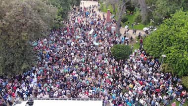 Gira "Cultura con Boric" logró multitudinaria asistencia en la Alameda de Talca