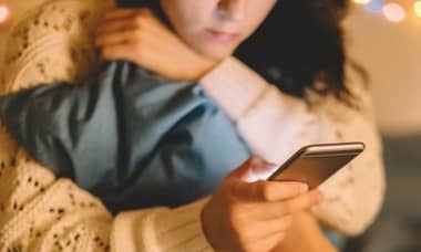 Mujer de Sagrada Familia denuncia a hombre que la acosa sexualmente por teléfono