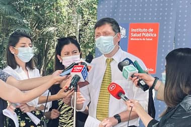 ISP aprobó aplicación de vacuna Pfizer a menores desde los cinco años de edad