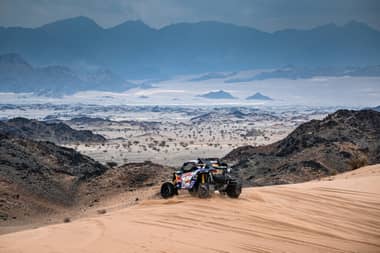 “Chaleco” López fue tercero en los Side by Side T3 del Dakar