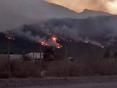Incendio forestal de Chimbarongo aumentó a 2 mil 411 hectáreas