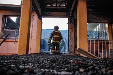 Municipio de San Javier se querelló contra responsable de incendio en Escuela Gerónimo Lagos Lisboa