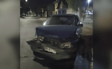 Conductor ebrio causó colisión de vehículos en la Alameda Manso de Velasco en Curicó
