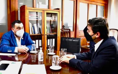 Alcalde de Sagrada Familia se reunió con nuevo seremi de Bienes Nacionales para abordar temas comunales