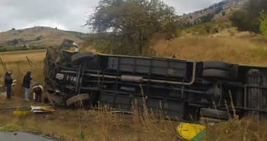 Volcamiento de bus deja dos personas fallecidas en ruta entre Talca y Constitución