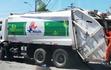 Carabineros recuperaron dos camiones de basura robados en Maule y detuvieron a un menor