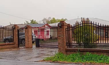 Sujetos que simularon ser policías asaltaron a familia en vivienda en Teno