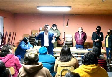 Vecinos de sector Santa Ana se reunieron con alcalde de Sagrada Familia por inquietudes sobre seguridad pública