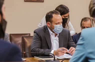 Diputado Jorge Guzmán acusa falta de respuesta del Mineduc ante violencia escolar