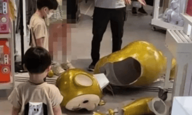 Niño de cinco años rompe Teletubbie gigante y su padre tuvo que pagar casi $12 millones