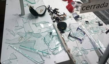 Carabineros busca a sujetos que robaron $6 millones en joyas desde local en Curicó