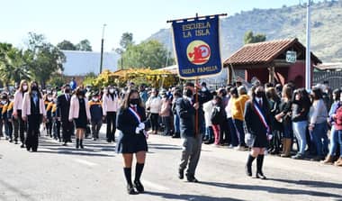 Comunidad de Sagrada Familia realizó homenaje a las Glorias Navales en Villa Prat