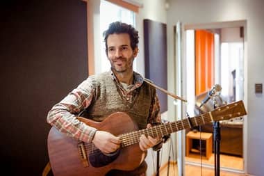 Max Zegers realizará show a beneficencia en Los Queñes