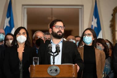 ¿No más "pitutos"? Más de 30 familiares del oficialismo y el gobierno están en cargos públicos