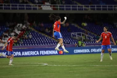 Chile vence a Ecuador y sigue con vida en Copa América