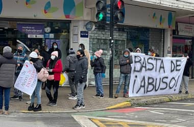 Municipio de Curicó responde a acusaciones de vendedores ilegales contra fiscalizadores
