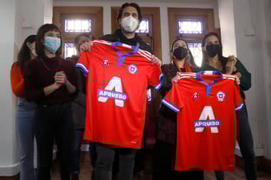La Roja condena y rechaza uso de la camiseta por comando del Apruebo: "Representa a todo Chile"