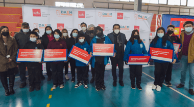 Junaeb entregó computadores con internet a más de 150 estudiantes de Romeral