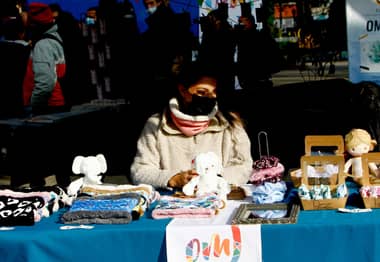 Feria de Emprendimiento Joven en Curicó se realiza en la Plaza de Armas hasta el viernes