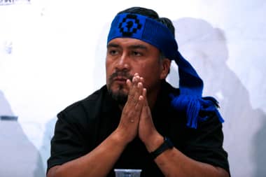 Lider de la CAM admite negocio ilegal de madera para adquirir armas: "Es para tener los fierros y para tener los tiros"