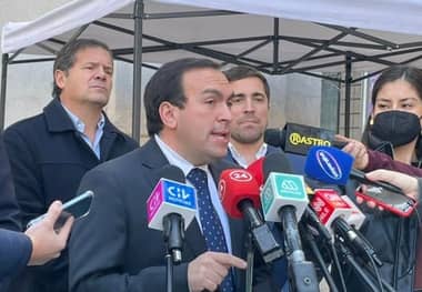 Diputado Felipe Donoso pide al Gobierno poner urnas en los hospitales para el plebiscito del 4 de septiembre