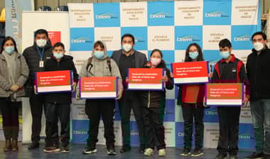 Estudiantes de la red pública en Rauco recibieron notebooks con conexión a internet