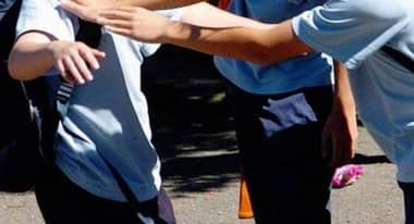 Denuncian a profesora de Hualañé que agredió a alumna en la vía pública